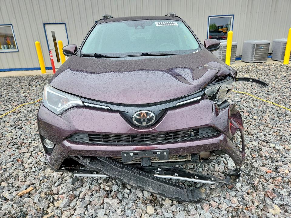Снимка 5 от търг – 2017 TOYOTA RAV4 с VIN 2T3RFREV5HW644910
