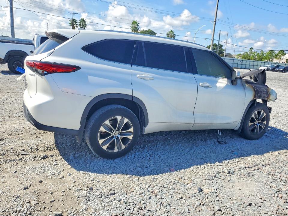 Снимка 3 от търг – 2022 TOYOTA HIGHLANDER HYBRID с VIN 5TDGBRCH6NS538513