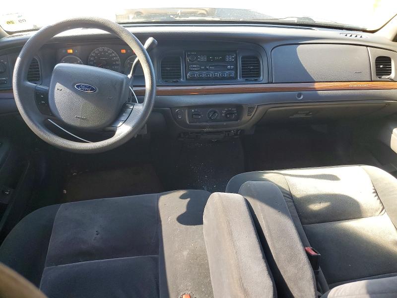Photo 8 from auction – 2005 FORD CROWN VICTORIA with VIN 2FAFP73W55X135567