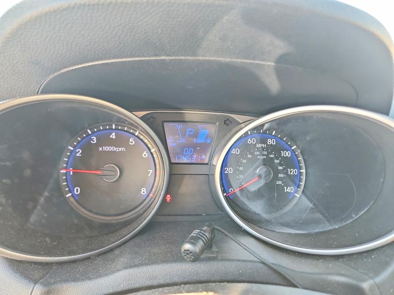 Photo 9 from auction – 2011 HYUNDAI TUCSON with VIN KM8JU3AC0BU263180