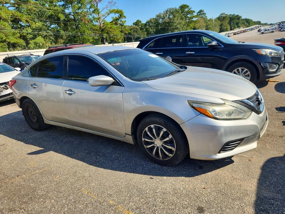 Photo 4 from auction – 2017 NISSAN ALTIMA with VIN 1N4AL3AP4HN366959