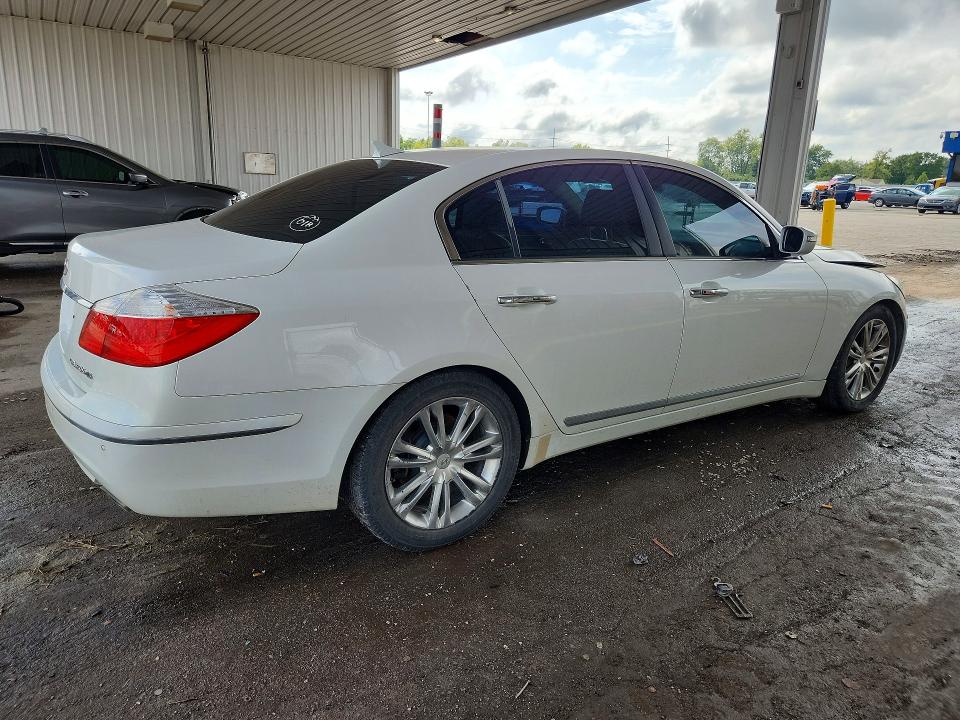 Снимка 3 от търг – 2011 HYUNDAI GENESIS с VIN KMHGC4DF6BU132957