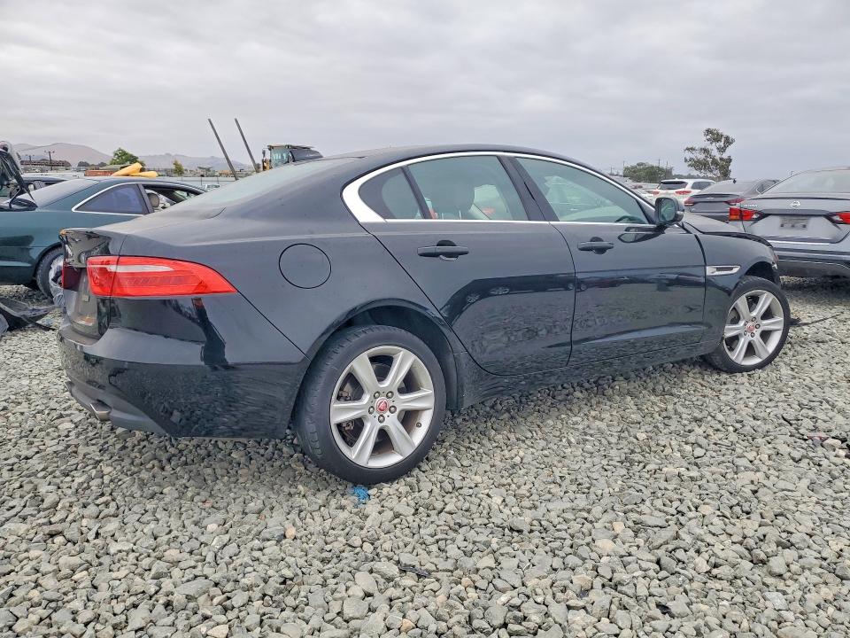 Foto 3 de la subasta – 2017 JAGUAR XE con VIN SAJAE4BG5HA961921
