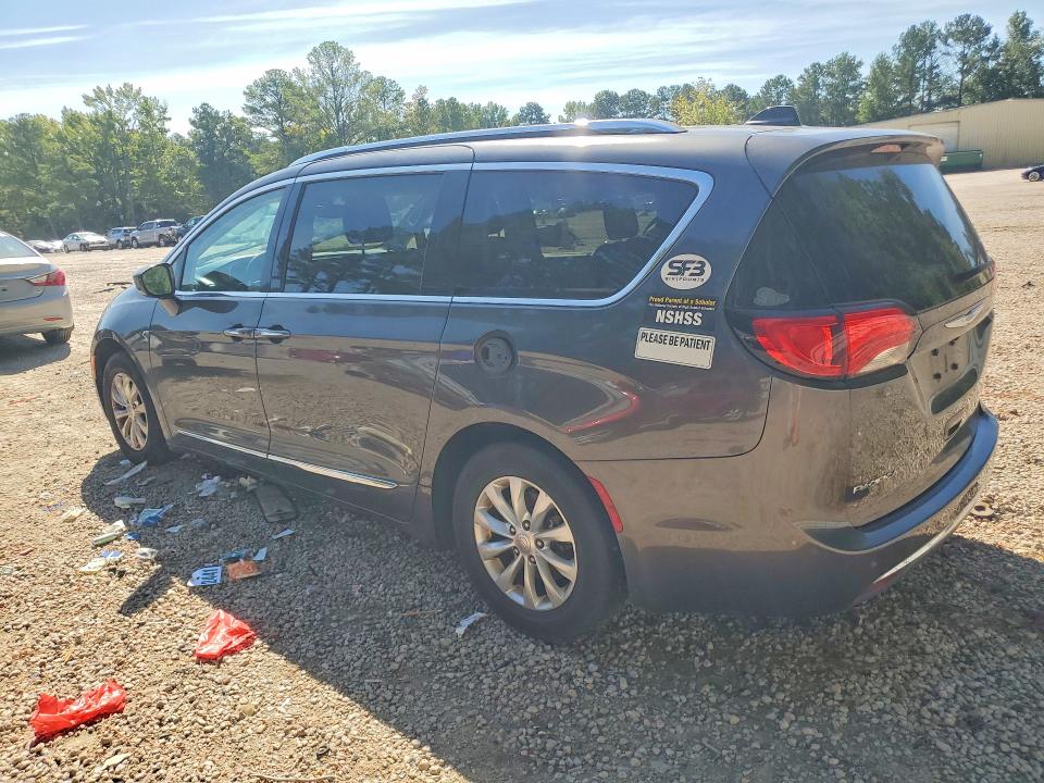 Photo 2 from auction – 2018 CHRYSLER PACIFICA with VIN 2C4RC1BG1JR142900