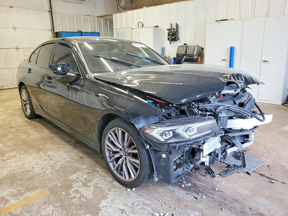 Photo 4 from auction – 2023 BMW 330XI with VIN 3MW89FF09P8D40537