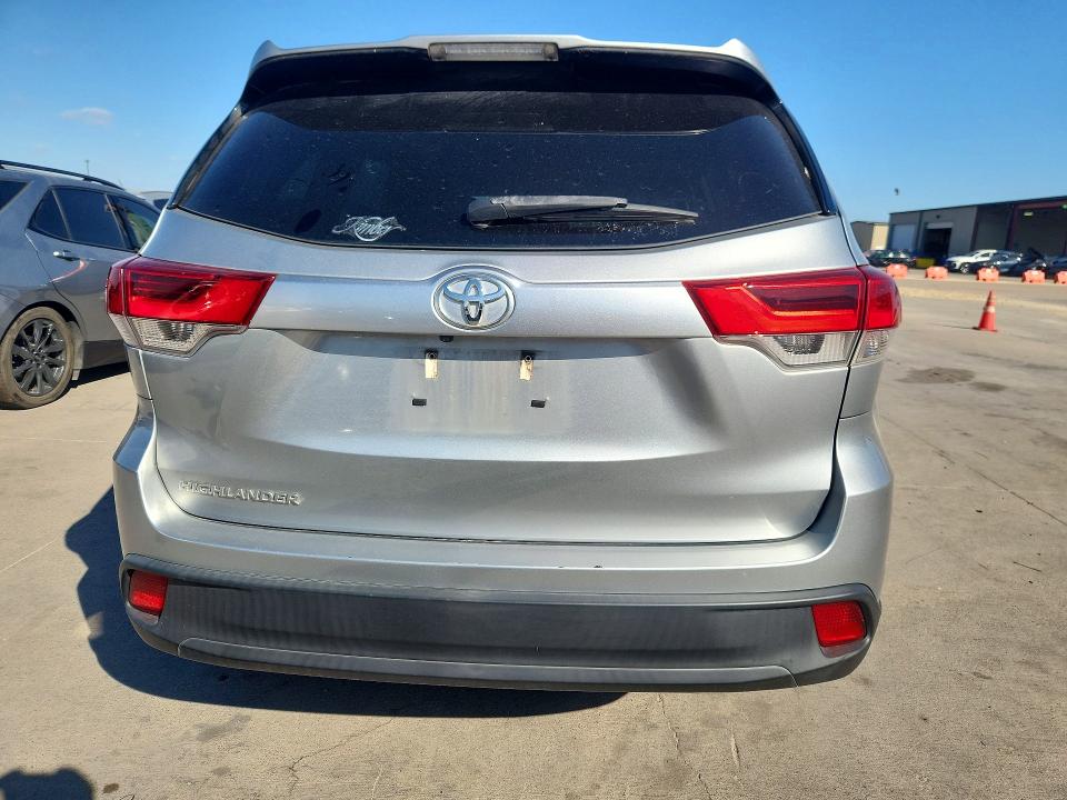 Photo 6 from auction – 2019 TOYOTA HIGHLANDER with VIN 5TDZZRFH4KS296042