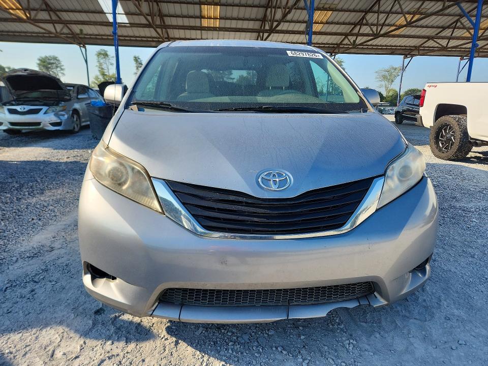 Photo 5 from auction – 2013 TOYOTA SIENNA with VIN 5TDKK3DCXDS384901