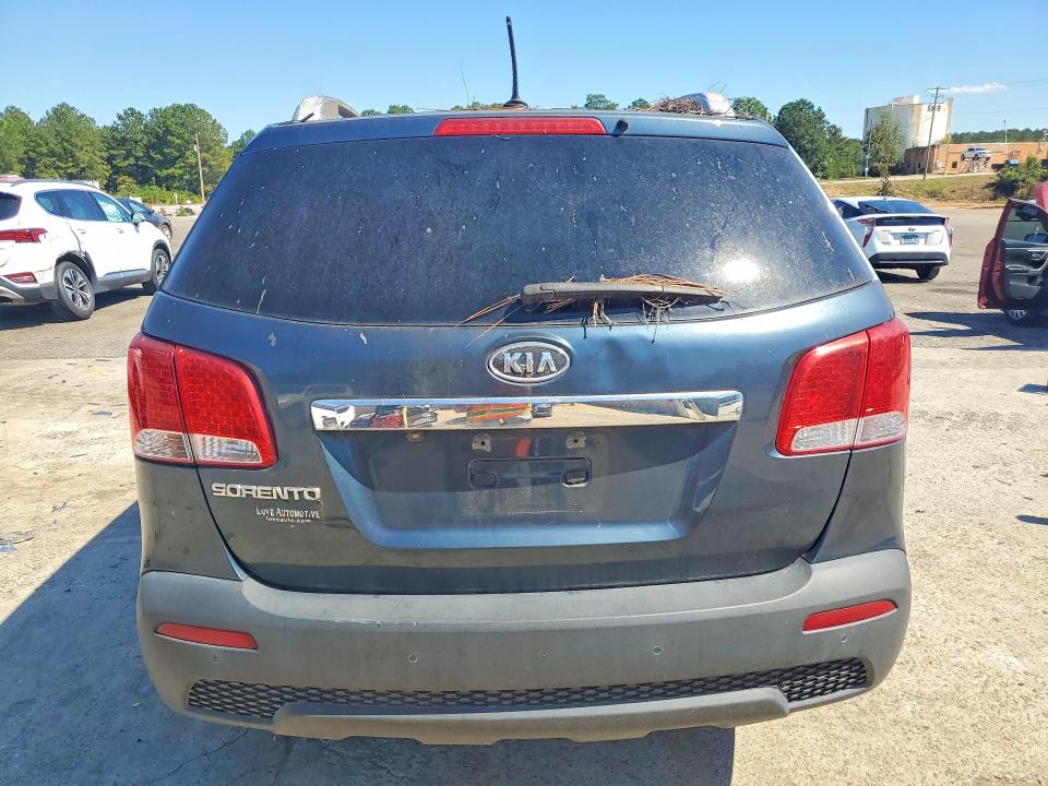 Photo 6 from auction – 2011 KIA SORENTO with VIN 5XYKT3A10BG023087