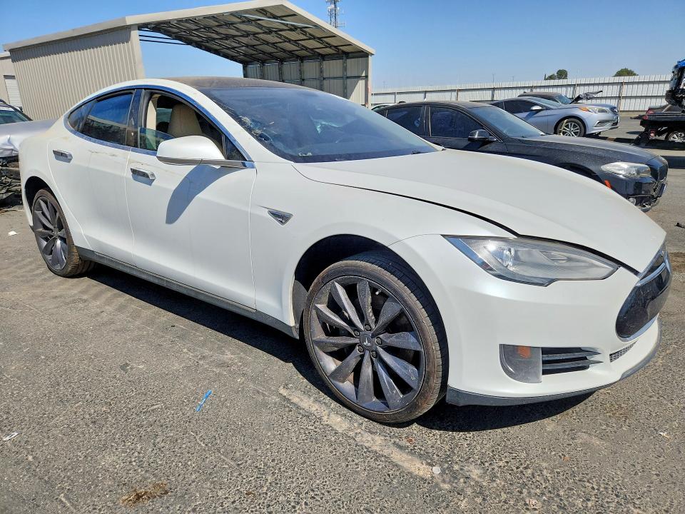 صورة رقم 4 من المزاد - 2013 TESLA MODEL S مع VIN 5YJSA1CN9DFP23016