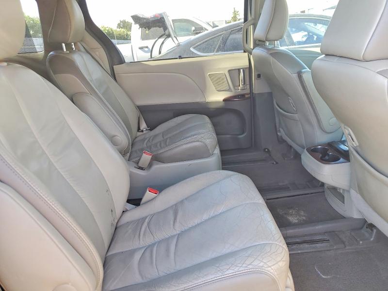 Снимка 11 от търг – 2011 TOYOTA SIENNA с VIN 5TDYK3DC7BS131090