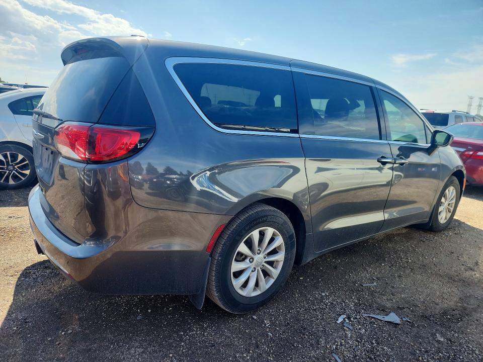 Photo 3 from auction – 2018 CHRYSLER PACIFICA with VIN 2C4RC1FG0JR101801