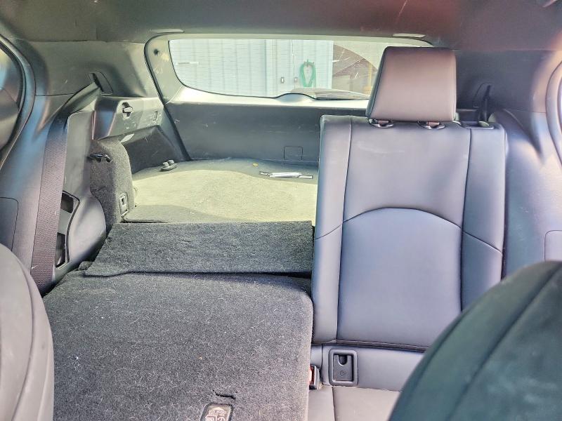 Photo 10 from auction – 2021 LEXUS UX with VIN JTHE9JBHXM2045265