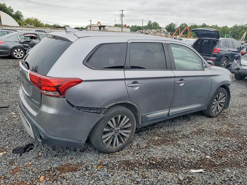 Photo 3 from auction – 2019 MITSUBISHI OUTLANDER with VIN JA4AD2A33KZ053619