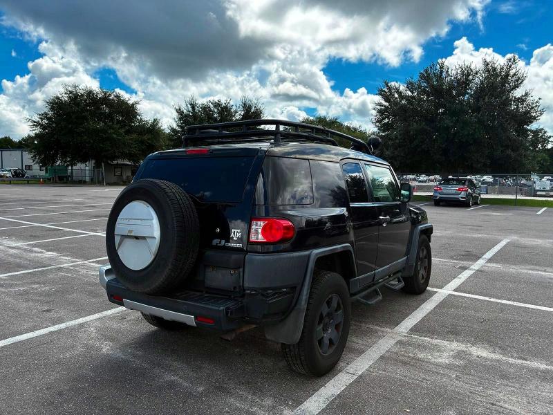 Photo 4 from auction – 2010 TOYOTA FJ CRUISER with VIN JTEBU4BF6AK084090