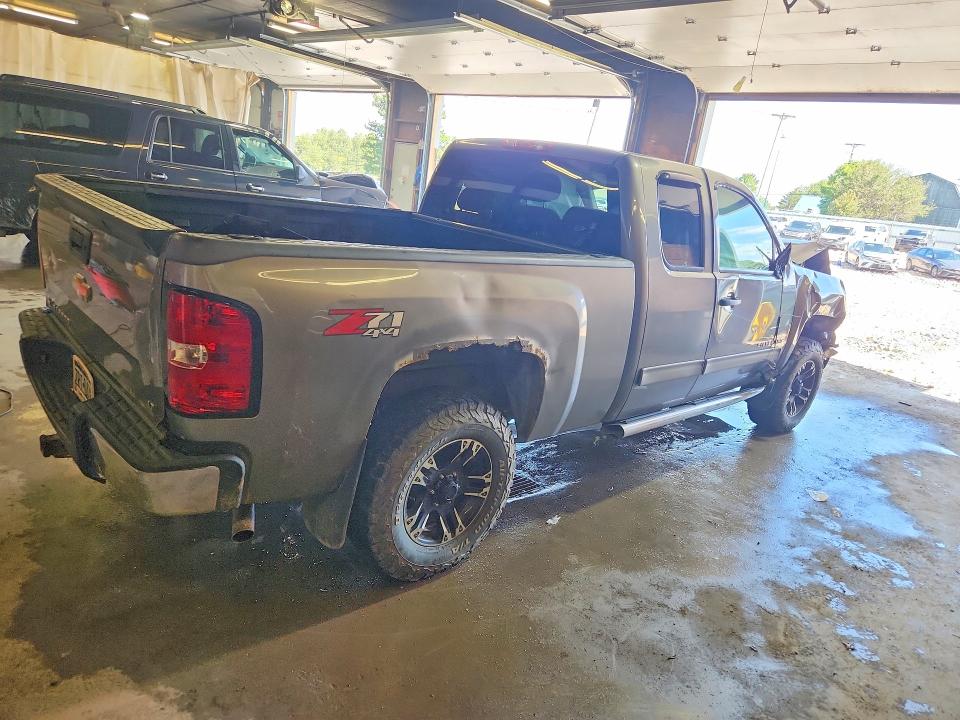Снимка 3 от търг – 2013 CHEVROLET SILVERADO с VIN 1GCRKSE79DZ389354