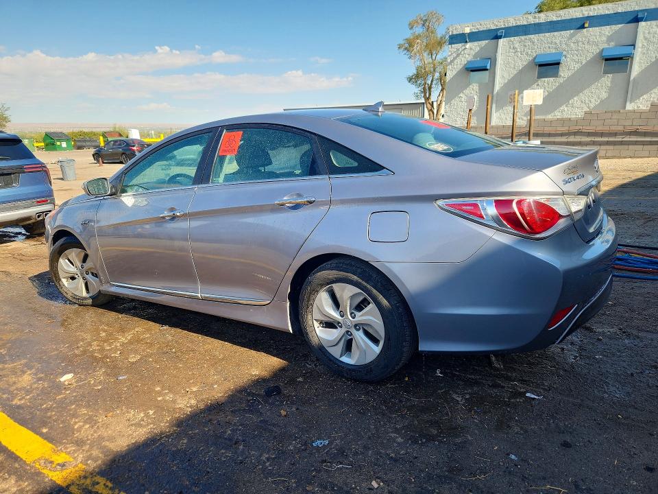 Photo 2 from auction – 2015 HYUNDAI SONATA HYBRID with VIN KMHEC4A43FA129273