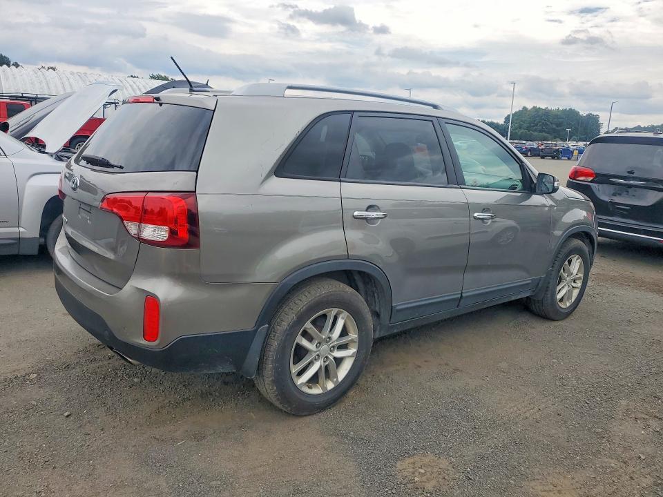 Photo 3 from auction – 2015 KIA SORENTO with VIN 5XYKT4A63FG658814