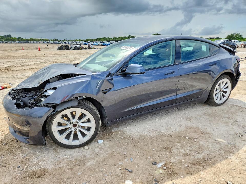 TESLA MODEL 3 2022 مع رقم تعريف المركبة 5YJ3E1EAXNF370306 - صورة من المزاد