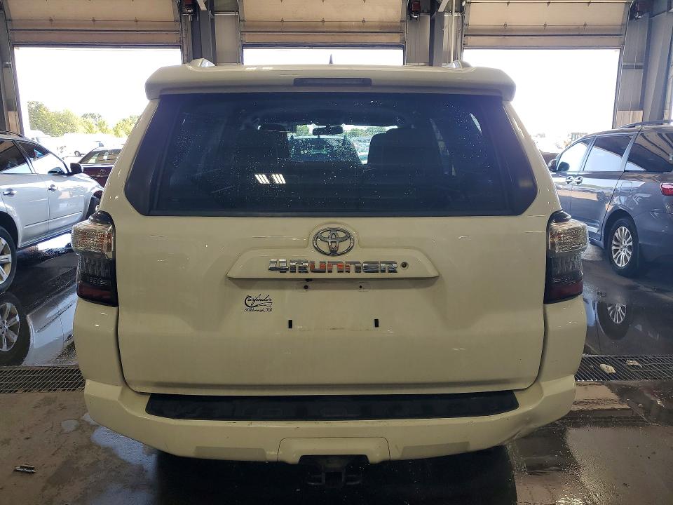 Photo 6 from auction – 2018 TOYOTA 4RUNNER with VIN JTEBU5JR6J5497465