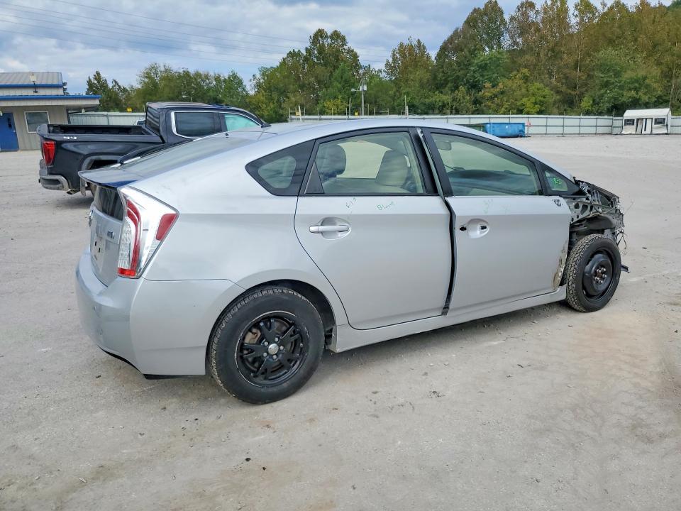 Снимка 3 от търг – 2014 TOYOTA PRIUS с VIN JTDKN3DU4E0370044