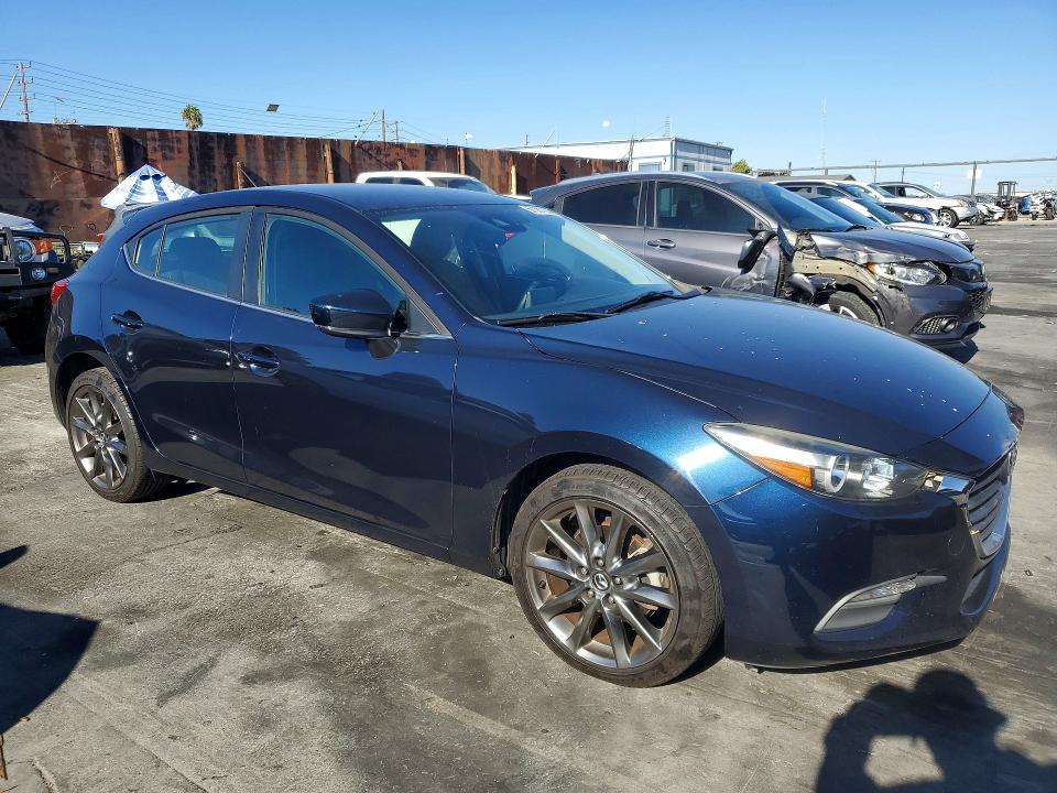 Photo 4 from auction – 2018 MAZDA 3 with VIN 3MZBN1L36JM270416