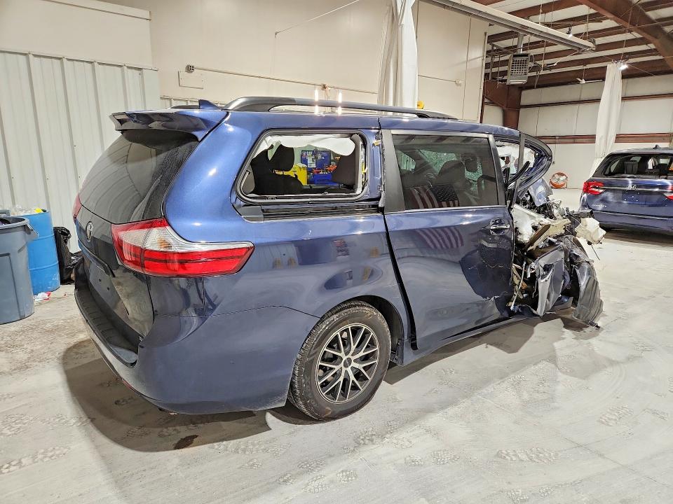 Photo 3 from auction – 2019 TOYOTA SIENNA with VIN 5TDYZ3DC7KS981801