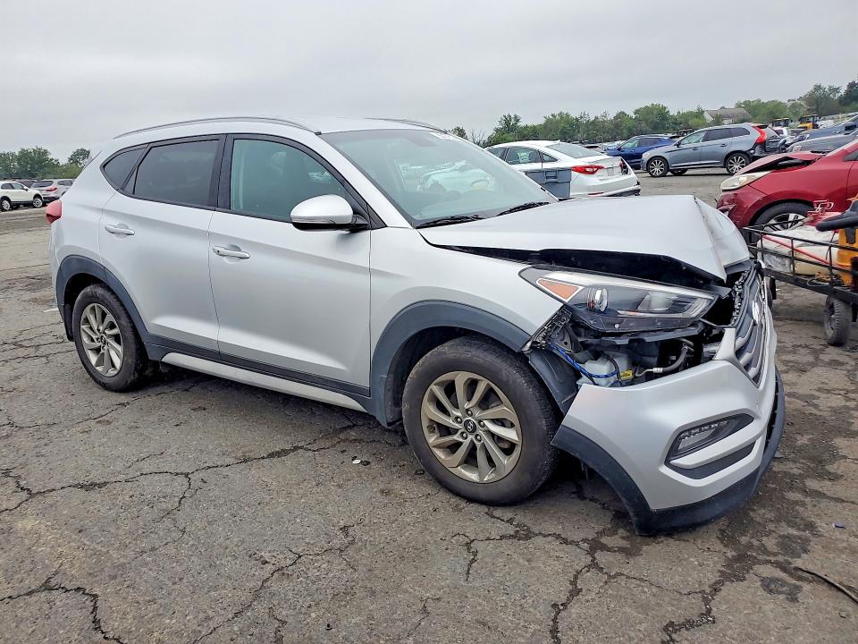 Photo 4 from auction – 2017 HYUNDAI TUCSON with VIN KM8J3CA44HU409732