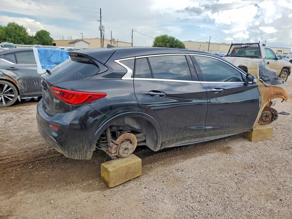 Photo 3 from auction – 2018 INFINITI QX30 with VIN SJKCH5CP5JA059484