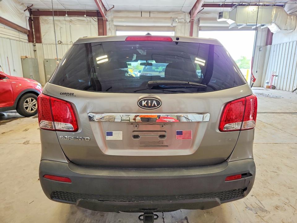 Снимка 6 от търг – 2011 KIA SORENTO с VIN 5XYKTCA17BG011695