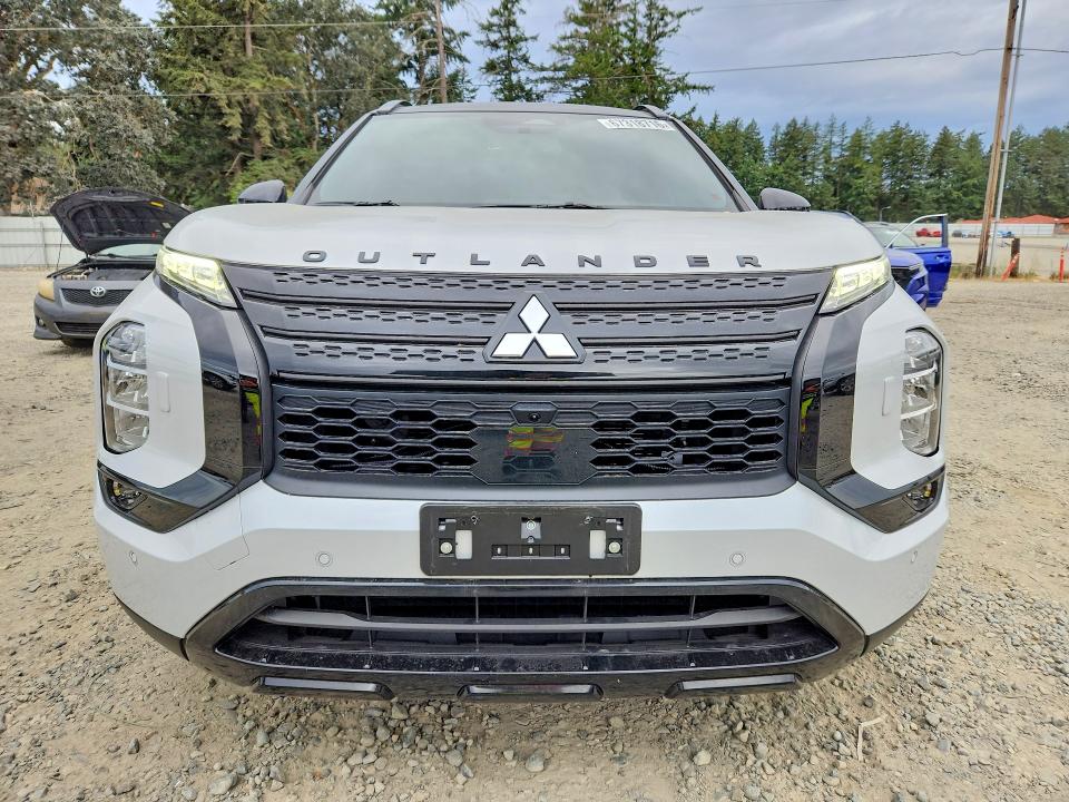 Снимка 5 от търг – 2025 MITSUBISHI OUTLANDER с VIN JA4T5WA98SZ048658
