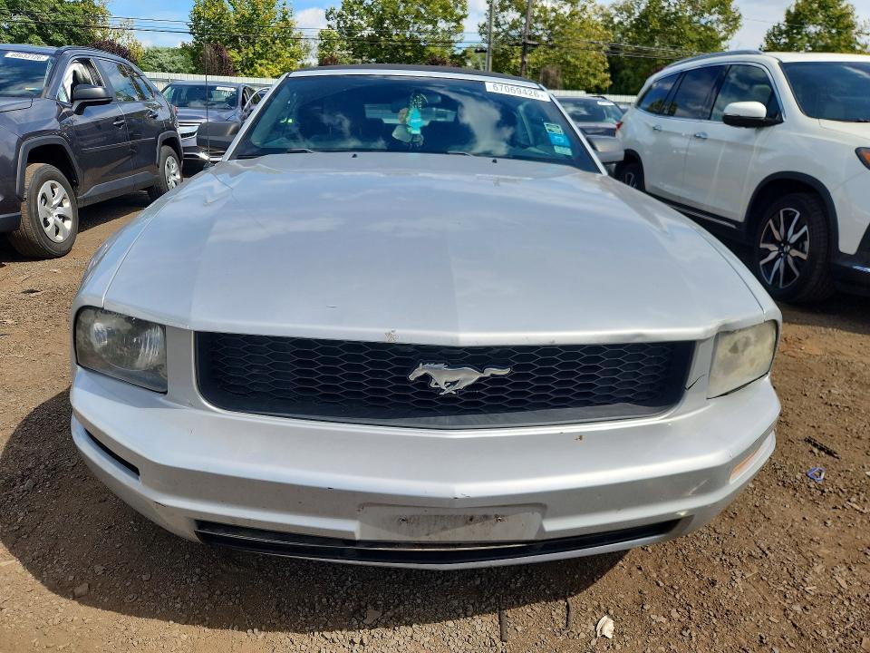Photo 5 from auction – 2005 FORD MUSTANG with VIN 1ZVFT84N755192563