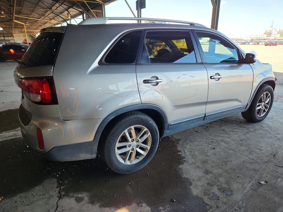 Photo 3 from auction – 2015 KIA SORENTO with VIN 5XYKT4A76FG620454
