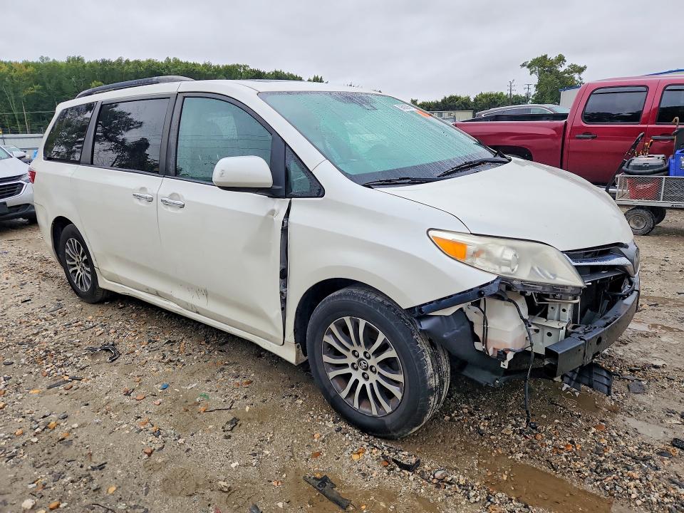 Снимка 4 от търг – 2018 TOYOTA SIENNA с VIN 5TDYZ3DC8JS938969