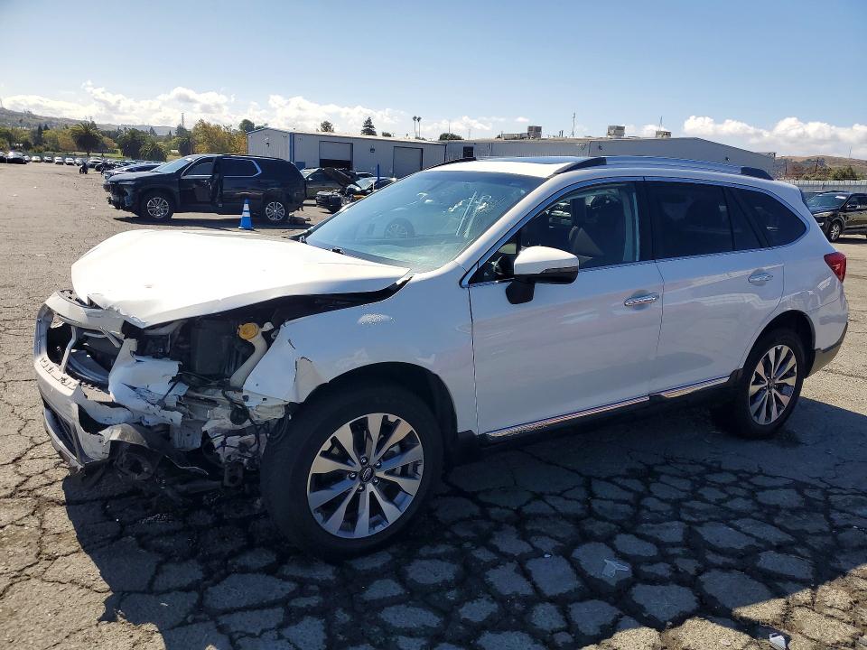 SUBARU OUTBACK 2019 with VIN 4S4BSETCXK3209362 - Photo from auction