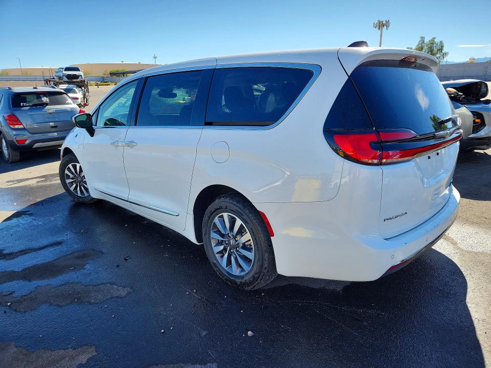 Photo 2 from auction – 2023 CHRYSLER PACIFICA with VIN 2C4RC1S72PR626826