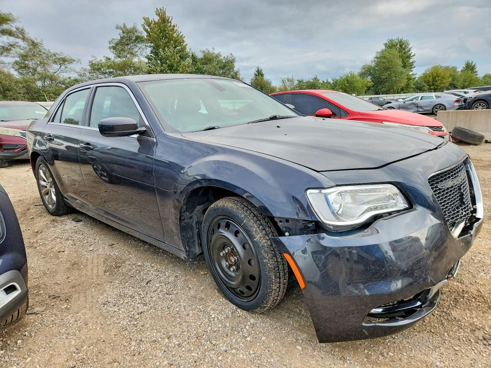Zdjęcie 4 z aukcji – 2016 CHRYSLER 300 z VIN 2C3CCARG0GH190838