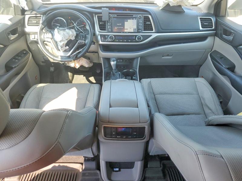 Photo 8 from auction – 2017 TOYOTA HIGHLANDER with VIN 5TDDZRFH7HS379922