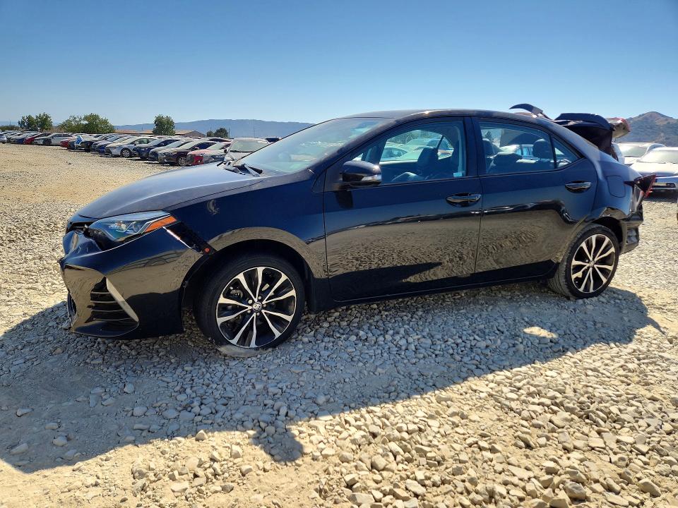 Снимка 1 от търг – 2017 TOYOTA COROLLA с VIN 5YFBURHE0HP650613