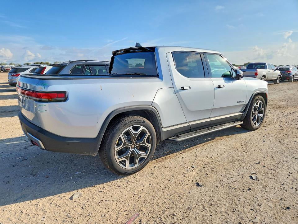 Photo 3 from auction – 2025 RIVIAN R1T with VIN 7FCTGBAA2SN040379