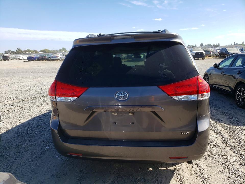 Photo 6 from auction – 2014 TOYOTA SIENNA with VIN 5TDYK3DC5ES433417