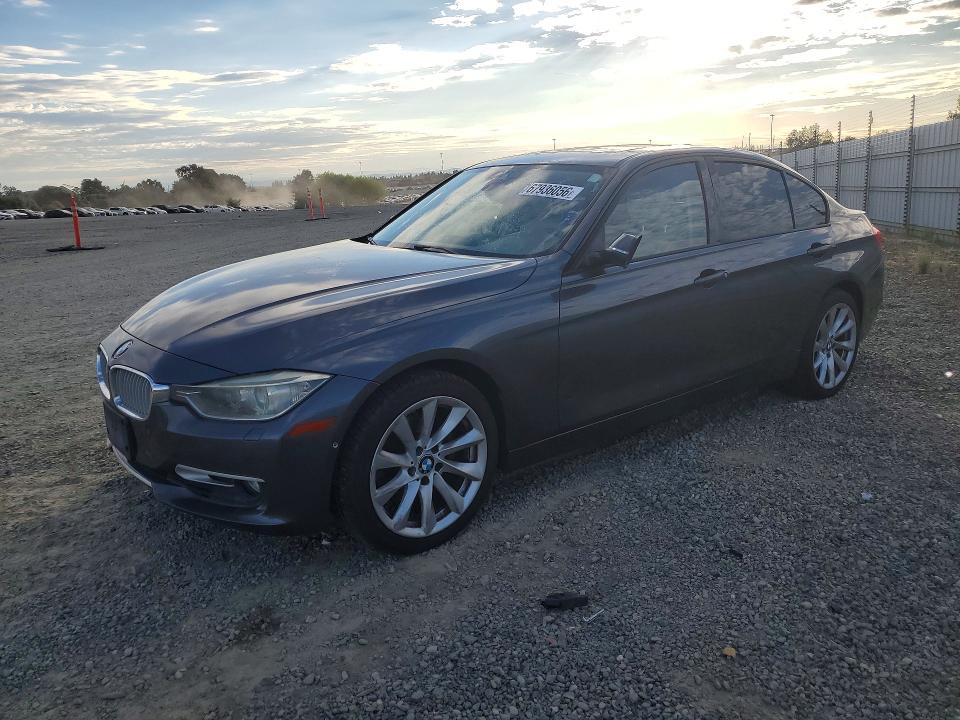 BMW 328 2012 مع رقم تعريف المركبة WBA3A5C54CF341947 - صورة من المزاد