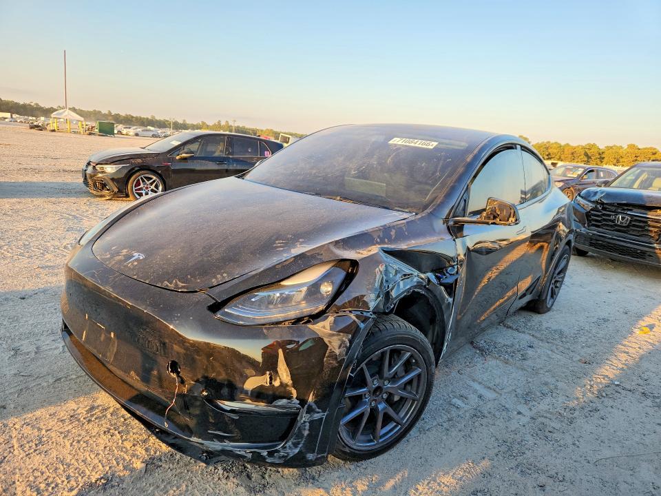 Photo 1 from auction – 2025 TESLA MODEL Y with VIN 7SAYGDED0SA375490
