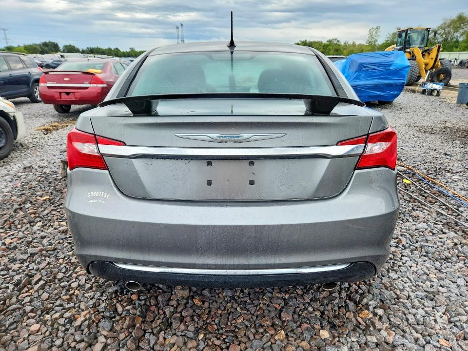 Photo 6 from auction – 2013 CHRYSLER 200 with VIN 1C3CCBCGXDN574756