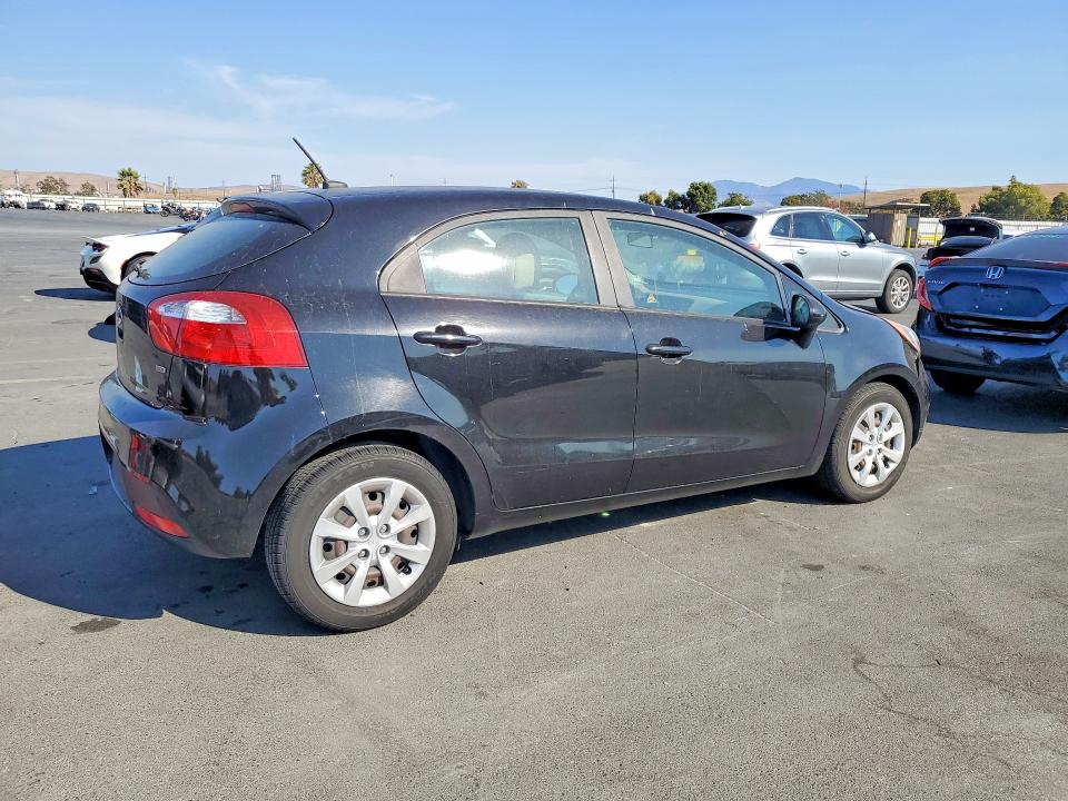 Foto 3 de la subasta – 2013 KIA RIO con VIN KNADM5A34D6255777