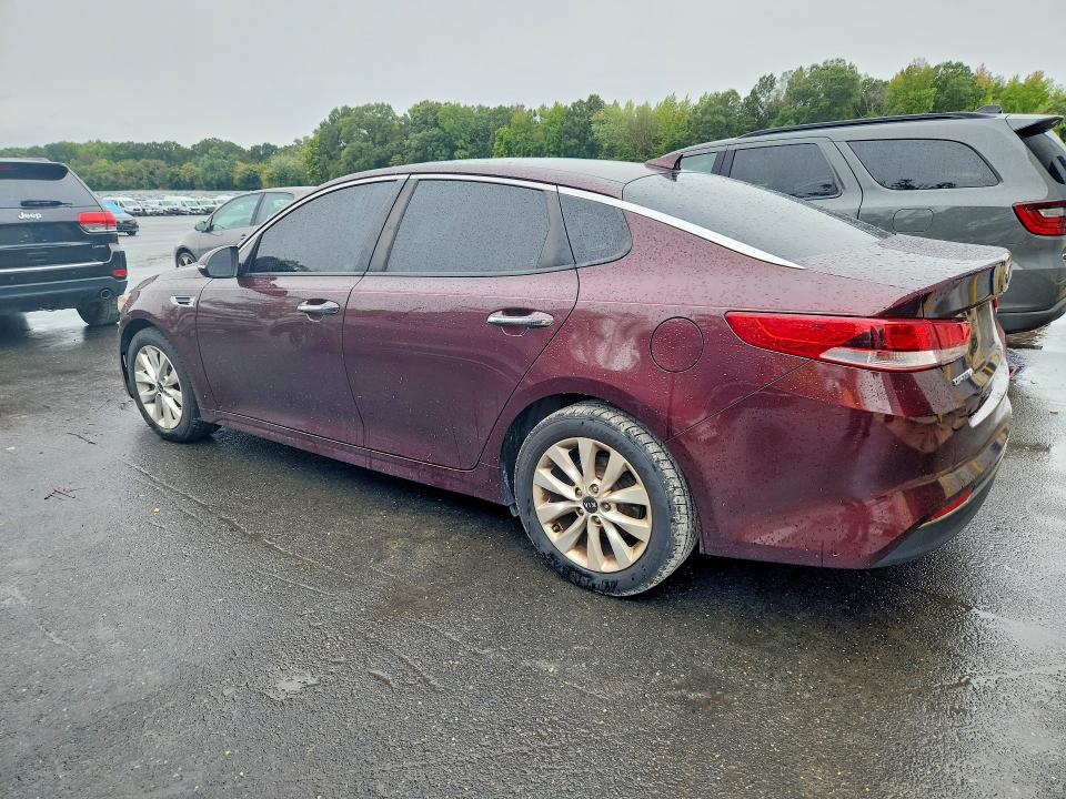 Photo 2 from auction – 2017 KIA OPTIMA with VIN 5XXGT4L33HG125071