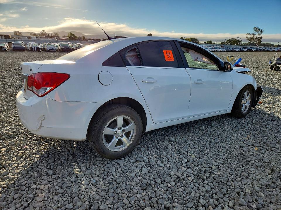 Photo 3 from auction – 2014 CHEVROLET CRUZE with VIN 1G1PC5SB2E7131987