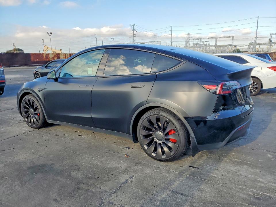 Снимка 2 от търг – 2022 TESLA MODEL Y с VIN 7SAYGDEF9NF328547