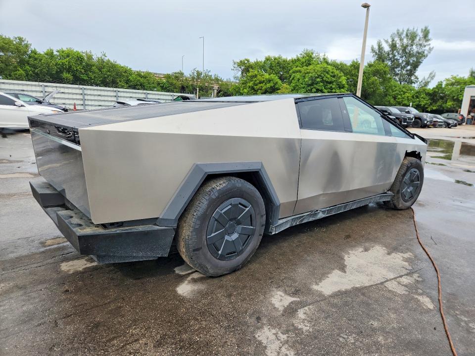صورة رقم 3 من المزاد - 2024 TESLA CYBERTRUCK مع VIN 7G2CEHED4RA050983