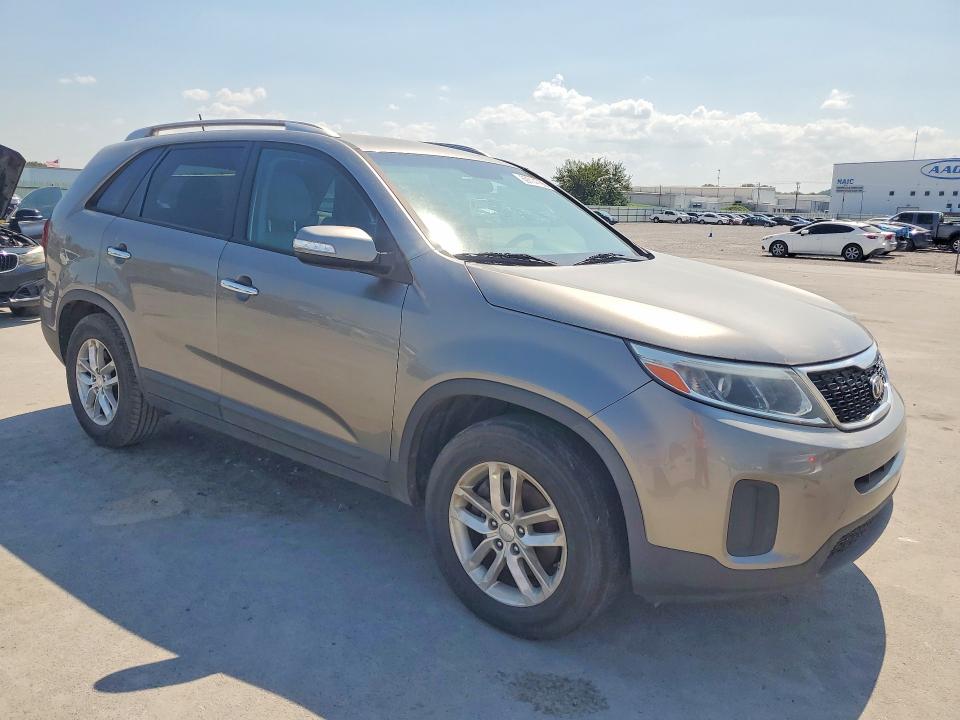 Photo 4 from auction – 2014 KIA SORENTO with VIN 5XYKT4A74EG520352