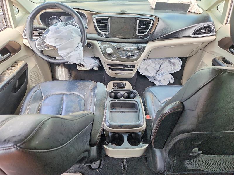Photo 8 from auction – 2017 CHRYSLER PACIFICA with VIN 2C4RC1BG4HR532660